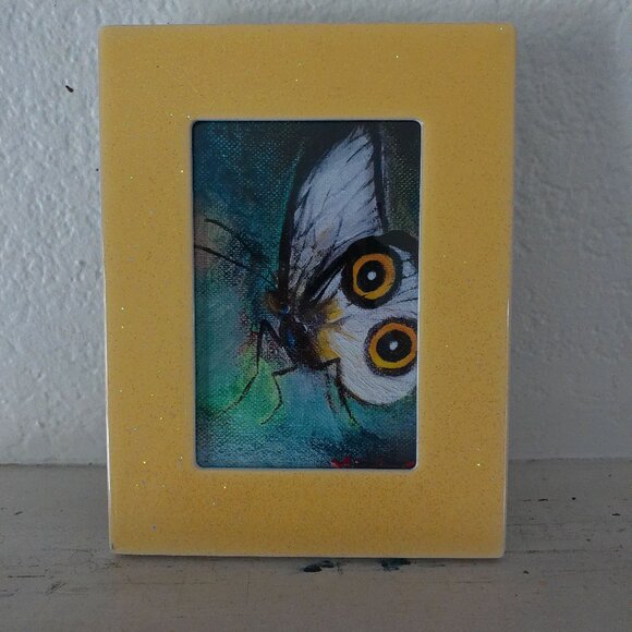 White Butterfly 4x6 Art print within a yellow glitter / shiny wood Frame - Picture 3 of 6